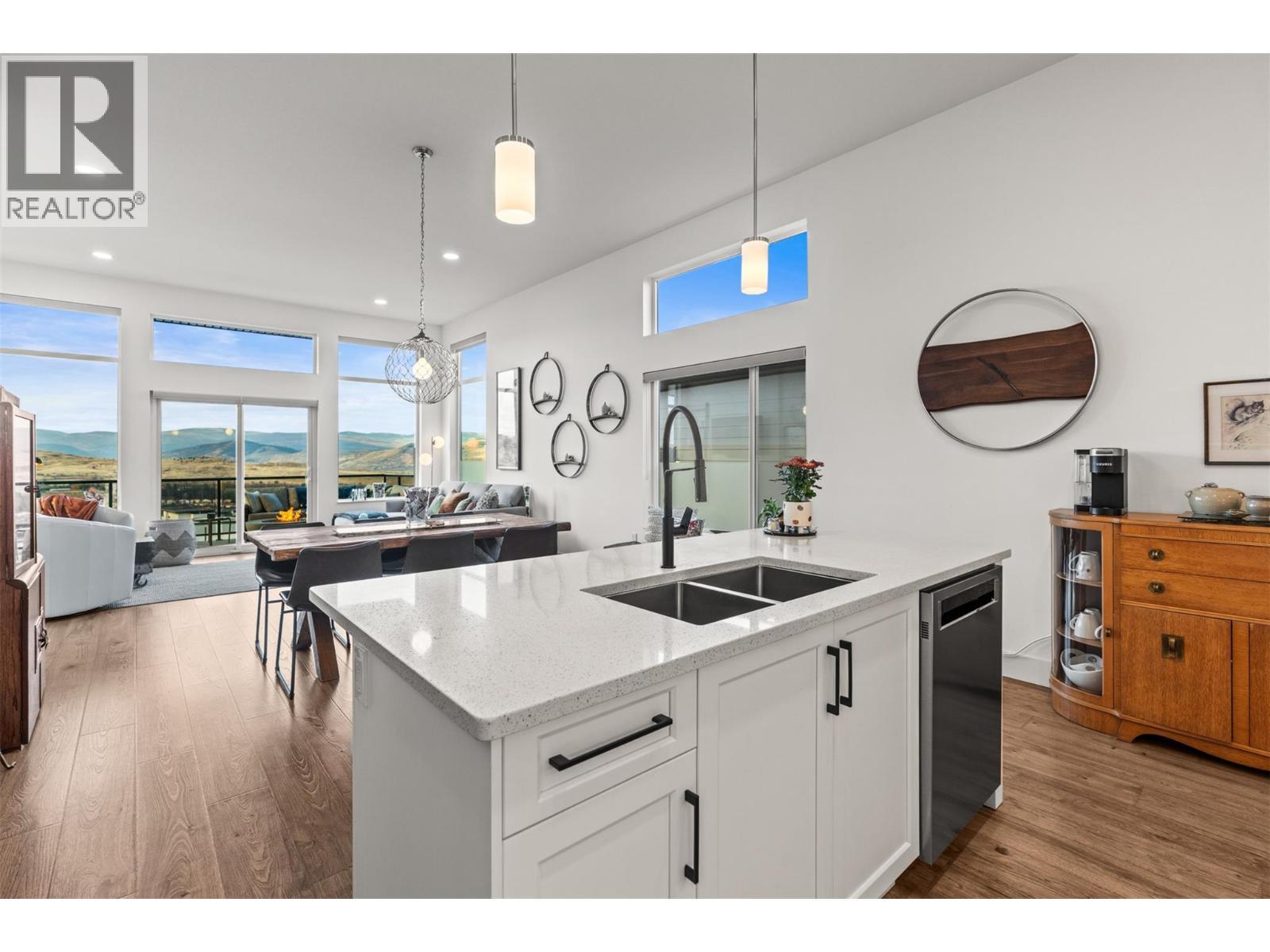 1000 Mt. Robson Place Unit# 37, Vernon, BC - Indoor Photo Showing Kitchen With Double Sink With Upgraded Kitchen