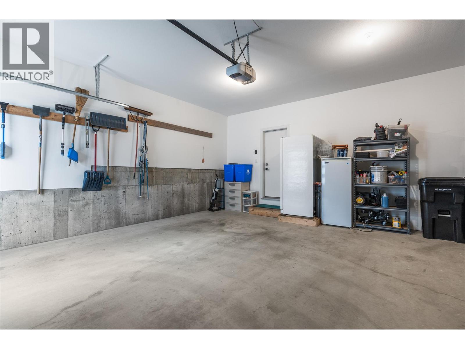 1000 Mt. Robson Place Unit# 37, Vernon, BC - Indoor Photo Showing Garage