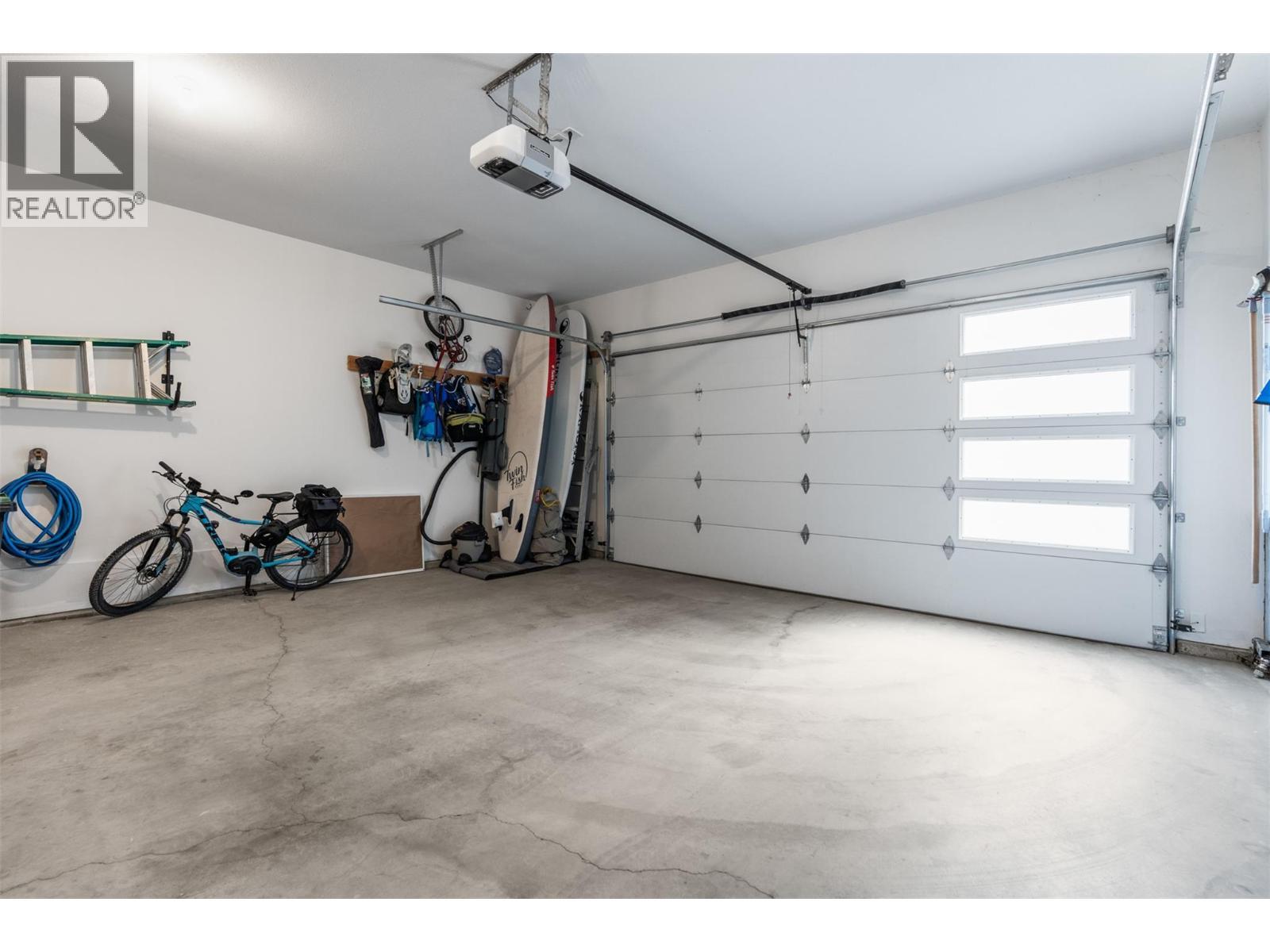 1000 Mt. Robson Place Unit# 37, Vernon, BC - Indoor Photo Showing Garage