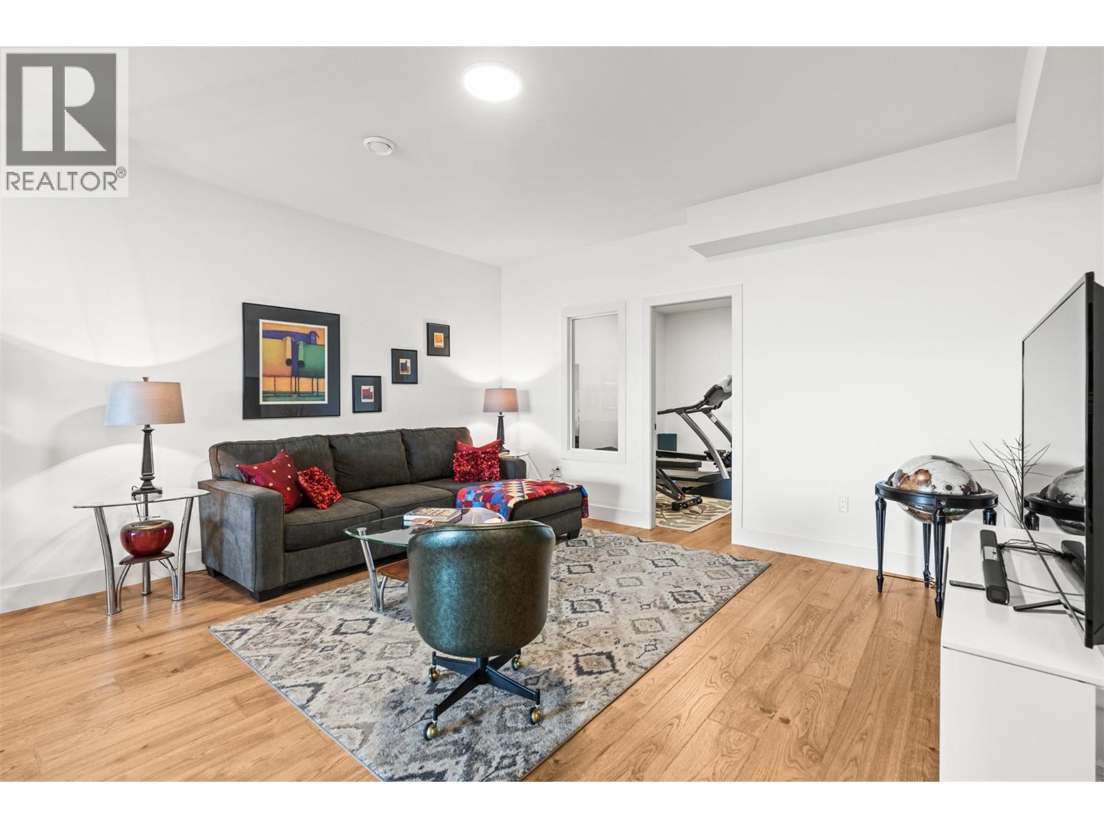 1000 Mt. Robson Place Unit# 37, Vernon, BC - Indoor Photo Showing Living Room