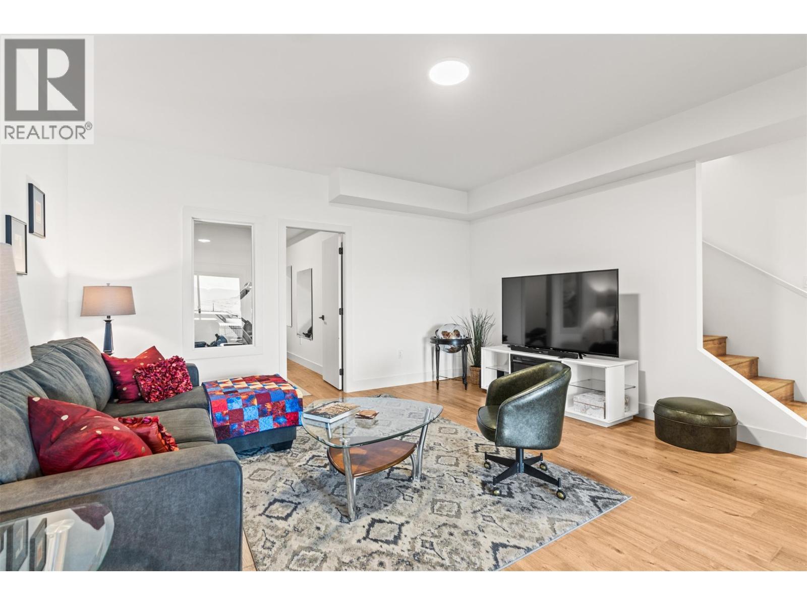 1000 Mt. Robson Place Unit# 37, Vernon, BC - Indoor Photo Showing Living Room