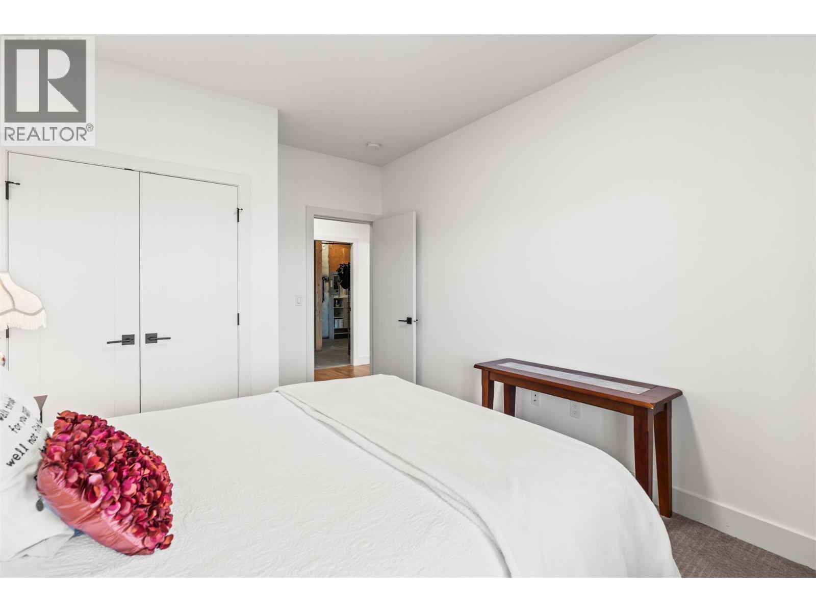 1000 Mt. Robson Place Unit# 37, Vernon, BC - Indoor Photo Showing Bedroom