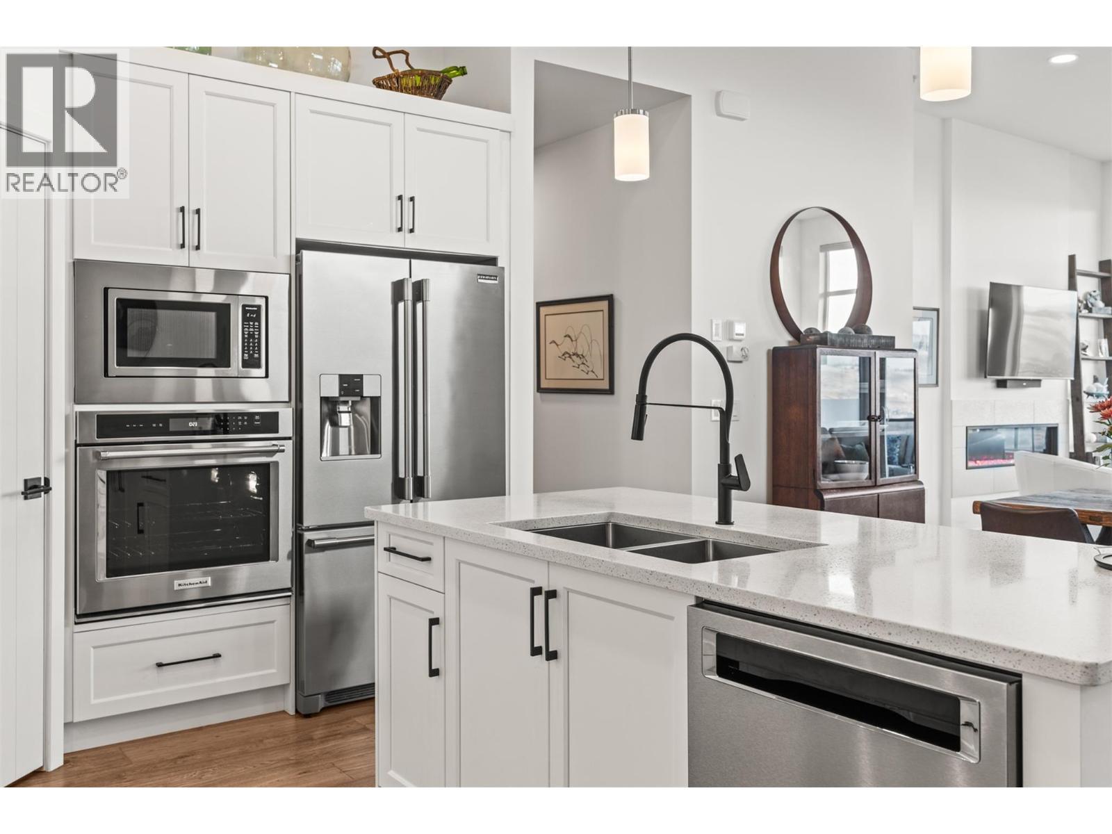 1000 Mt. Robson Place Unit# 37, Vernon, BC - Indoor Photo Showing Kitchen With Stainless Steel Kitchen With Double Sink With Upgraded Kitchen