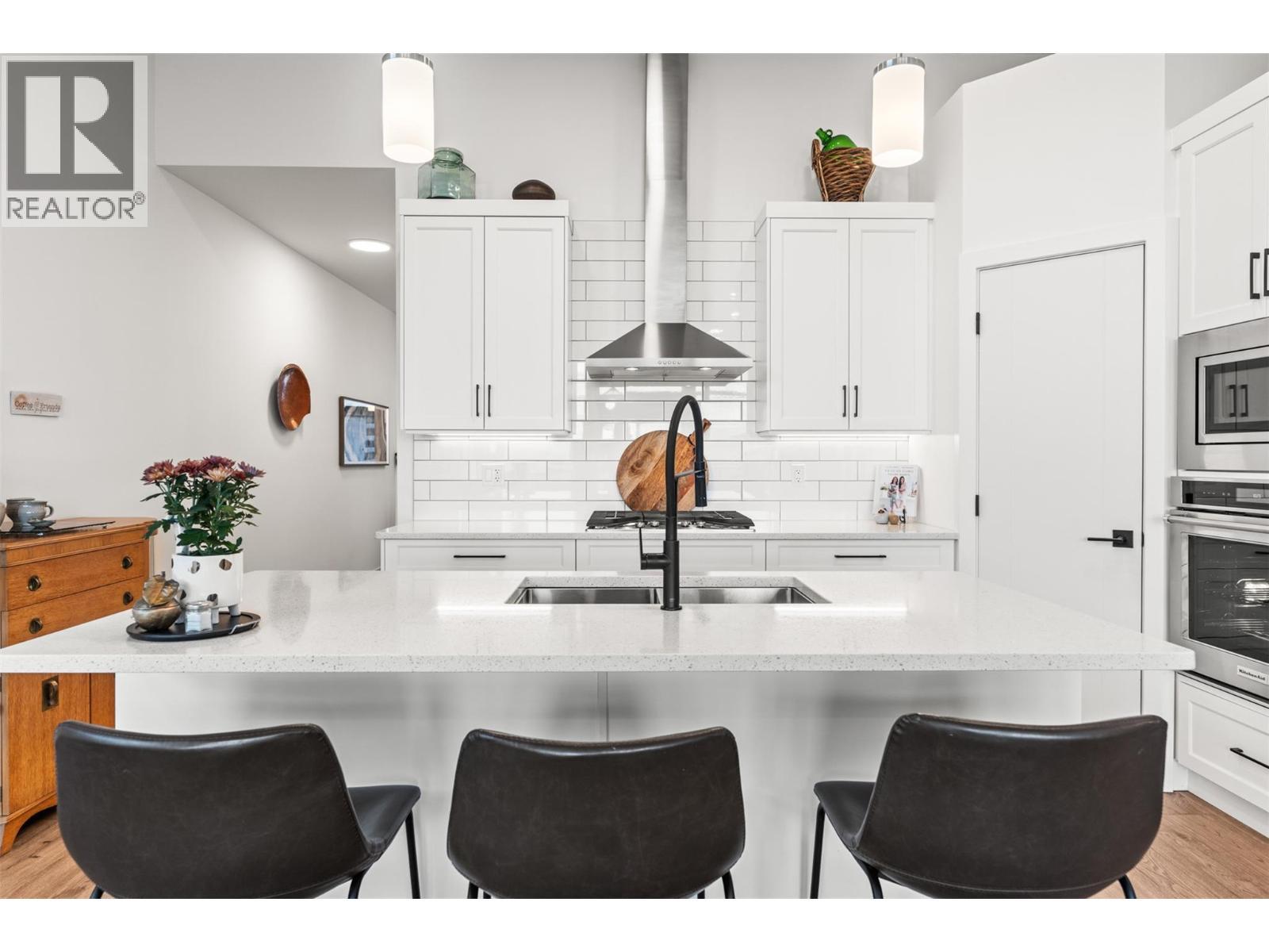 1000 Mt. Robson Place Unit# 37, Vernon, BC - Indoor Photo Showing Kitchen With Double Sink With Upgraded Kitchen