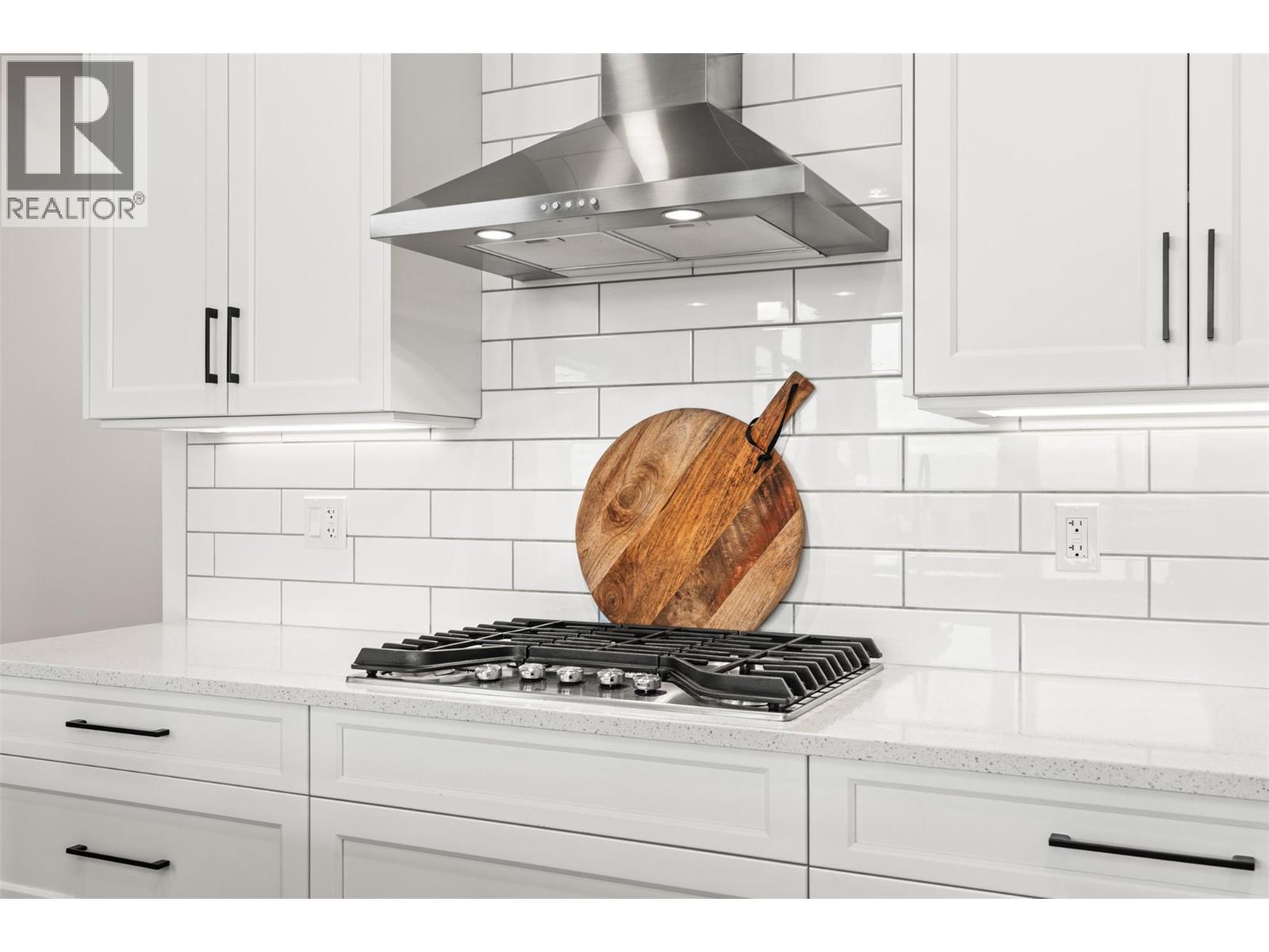 1000 Mt. Robson Place Unit# 37, Vernon, BC - Indoor Photo Showing Kitchen With Upgraded Kitchen