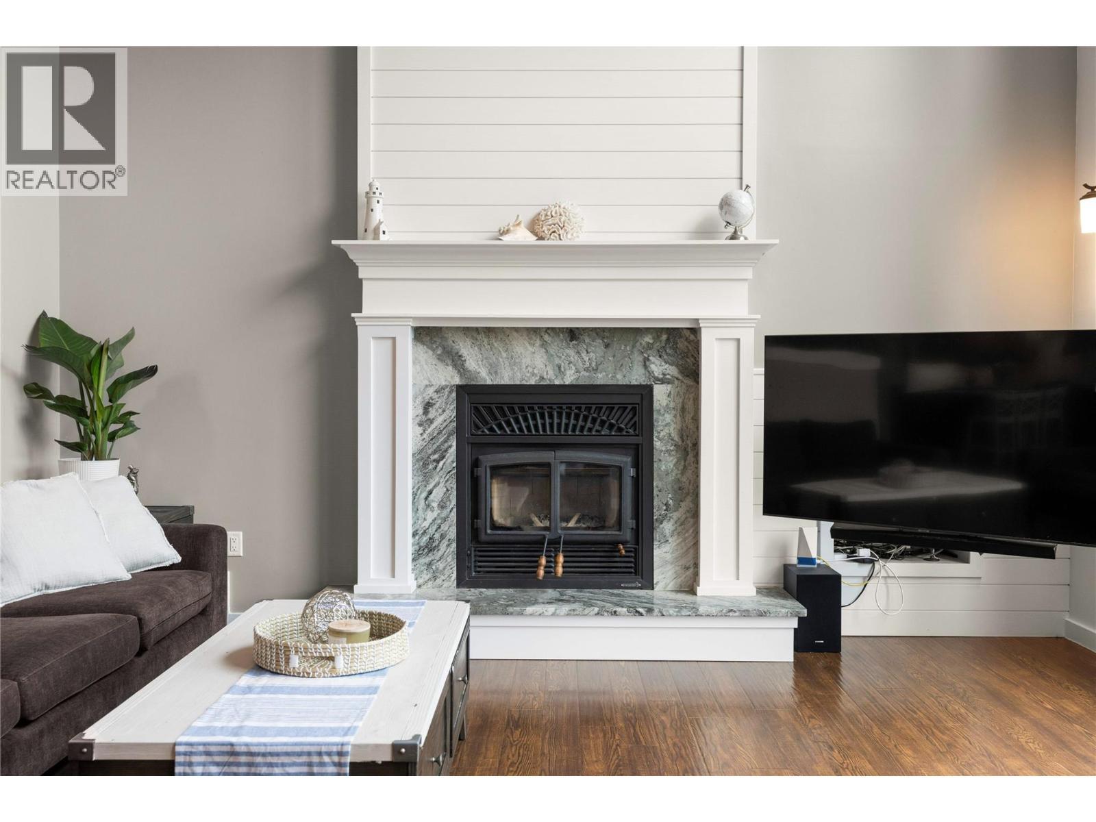 4322 Sharp Road, Spallumcheen, BC - Indoor Photo Showing Living Room With Fireplace