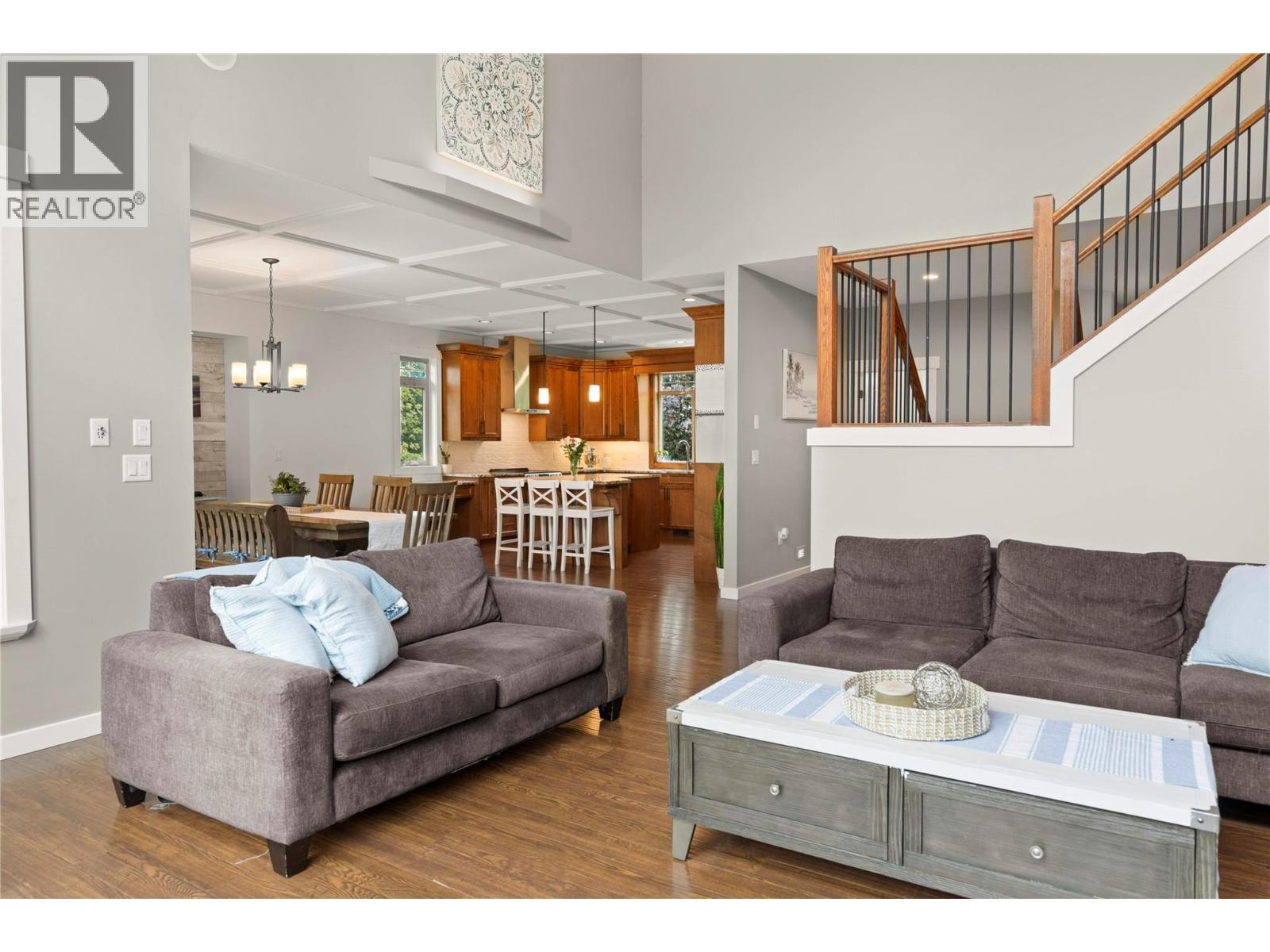 4322 Sharp Road, Spallumcheen, BC - Indoor Photo Showing Living Room