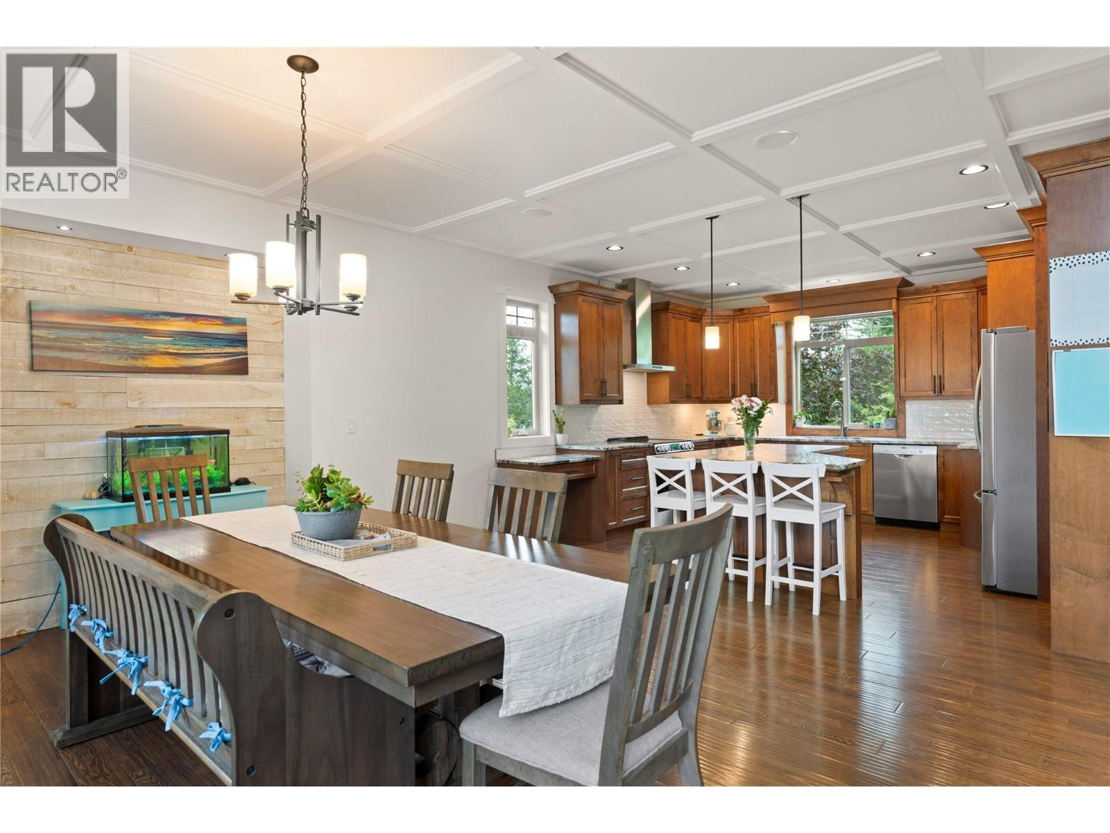 4322 Sharp Road, Spallumcheen, BC - Indoor Photo Showing Dining Room