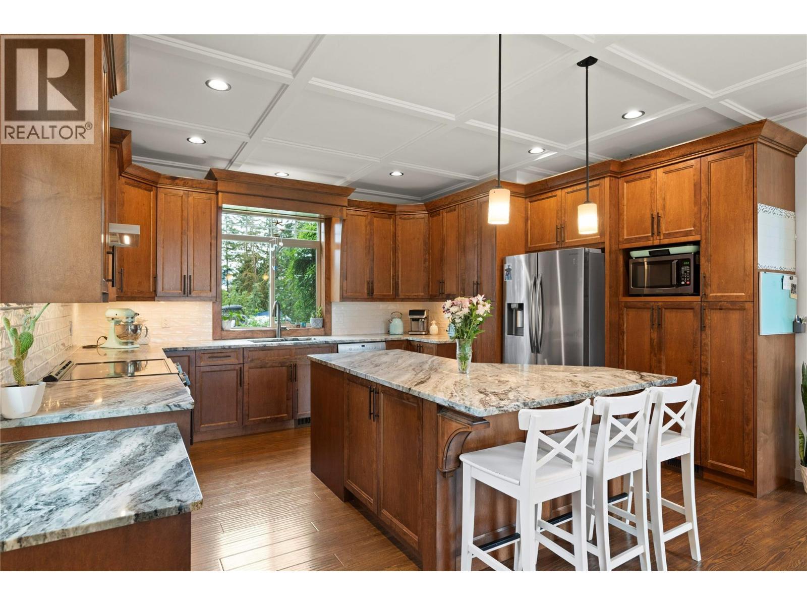 4322 Sharp Road, Spallumcheen, BC - Indoor Photo Showing Kitchen