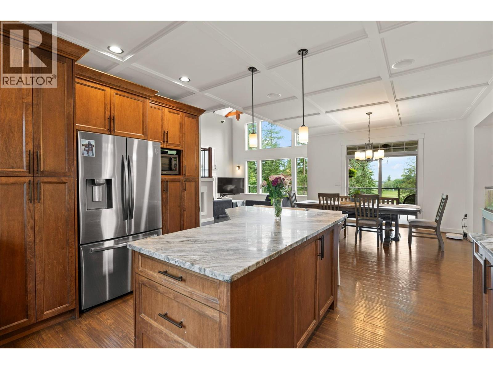 4322 Sharp Road, Spallumcheen, BC - Indoor Photo Showing Kitchen With Upgraded Kitchen