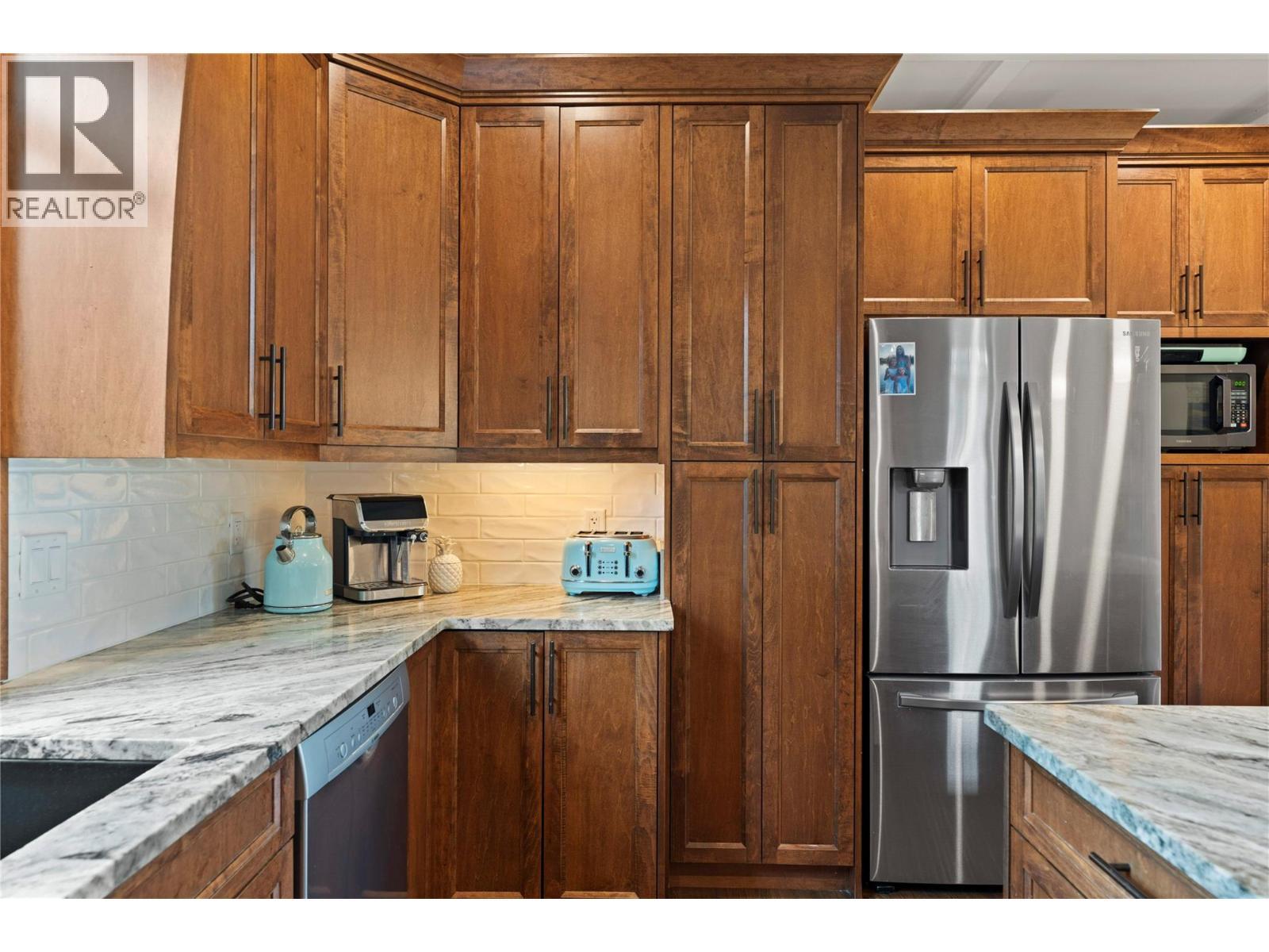 4322 Sharp Road, Spallumcheen, BC - Indoor Photo Showing Kitchen