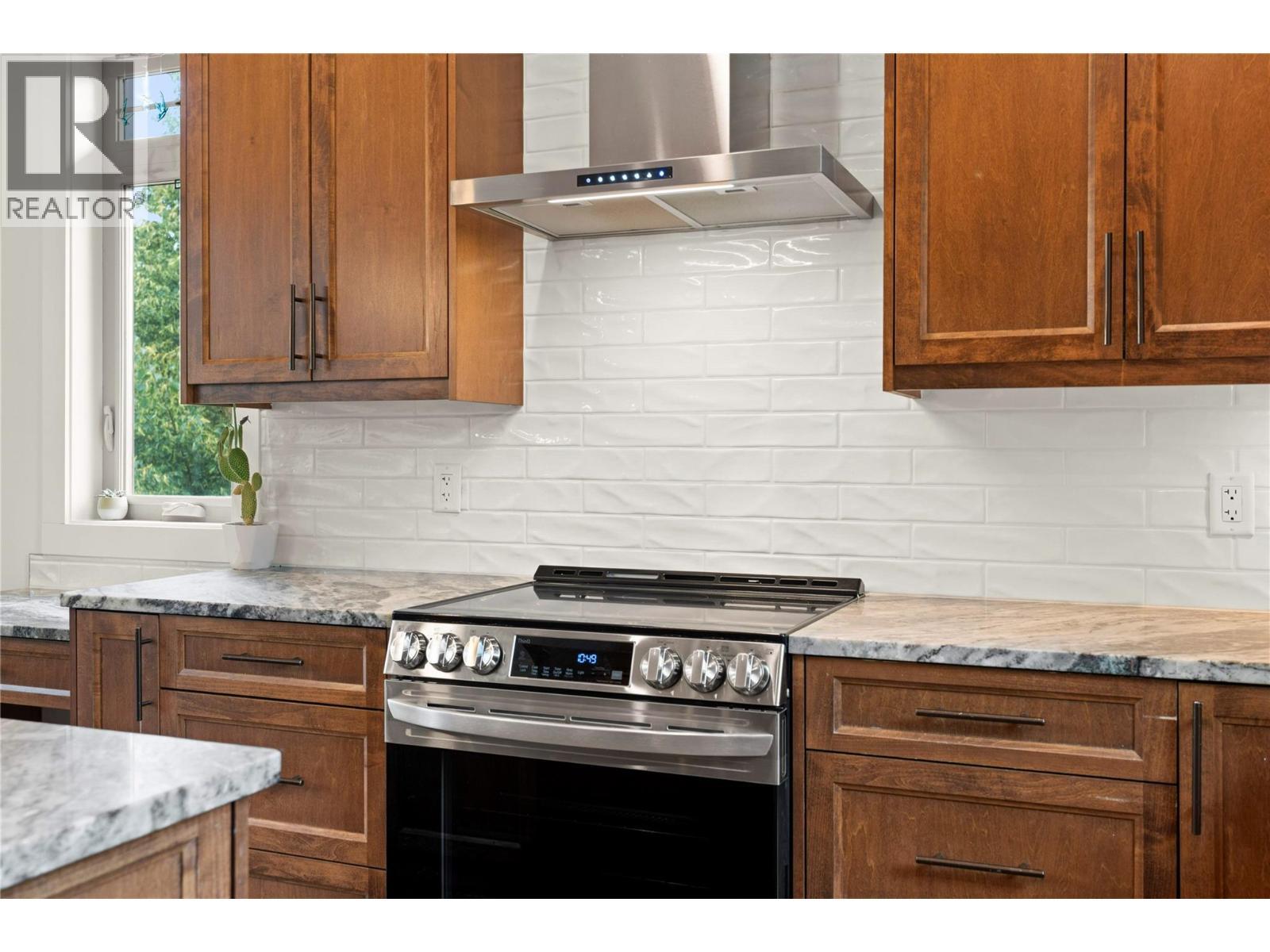 4322 Sharp Road, Spallumcheen, BC - Indoor Photo Showing Kitchen