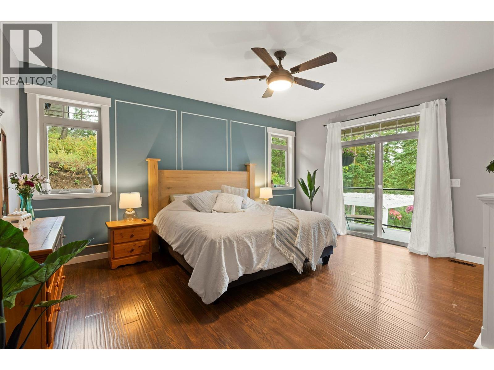 4322 Sharp Road, Spallumcheen, BC - Indoor Photo Showing Bedroom