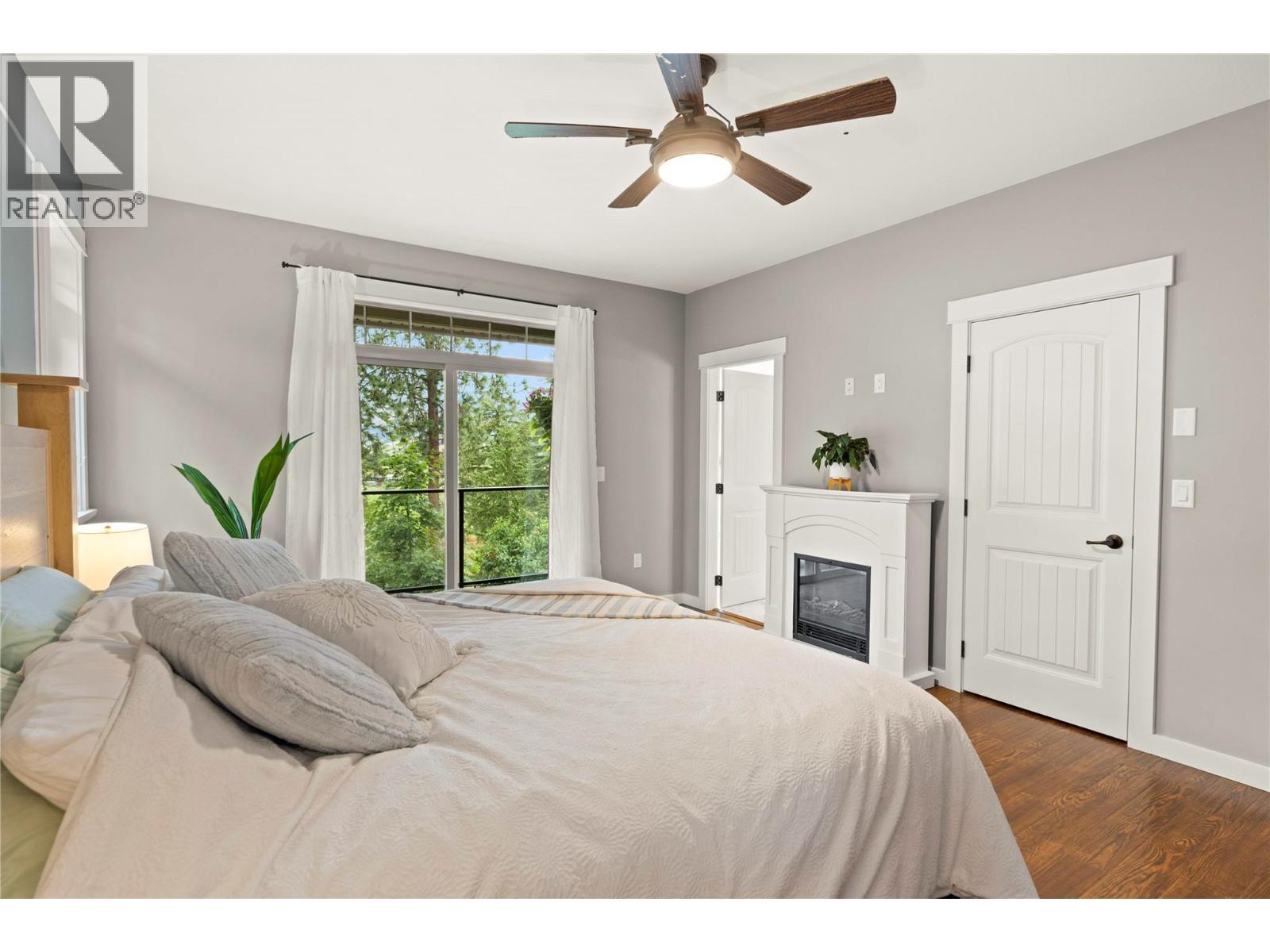 4322 Sharp Road, Spallumcheen, BC - Indoor Photo Showing Bedroom