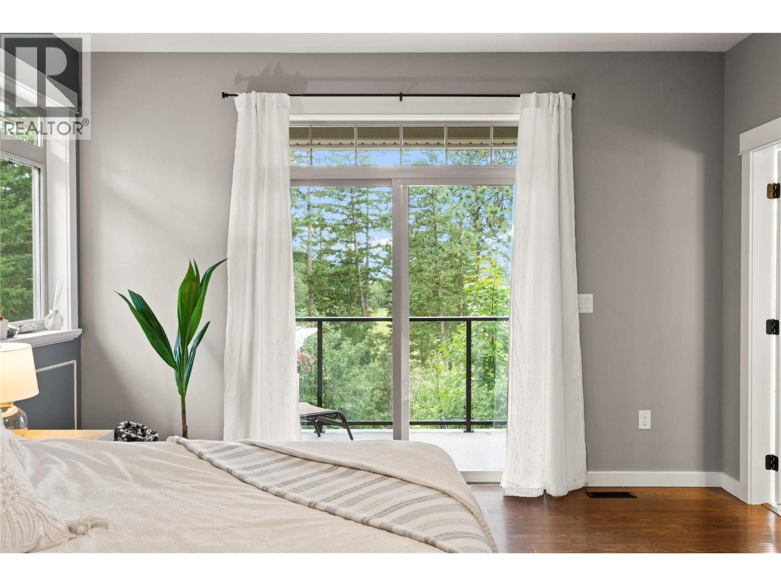 4322 Sharp Road, Spallumcheen, BC - Indoor Photo Showing Bedroom