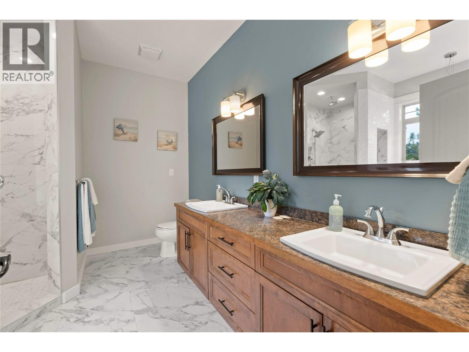 4322 Sharp Road, Spallumcheen, BC - Indoor Photo Showing Bathroom