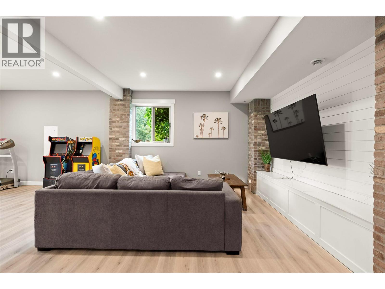 4322 Sharp Road, Spallumcheen, BC - Indoor