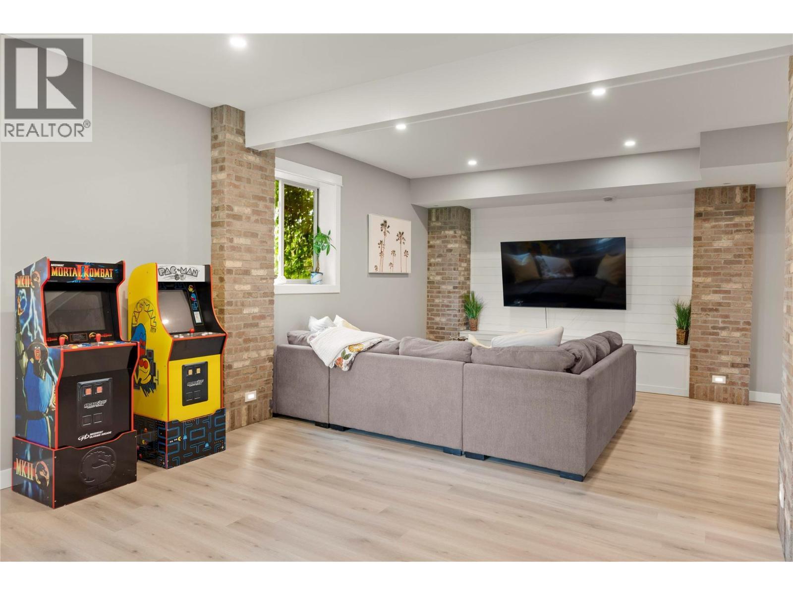 4322 Sharp Road, Spallumcheen, BC - Indoor