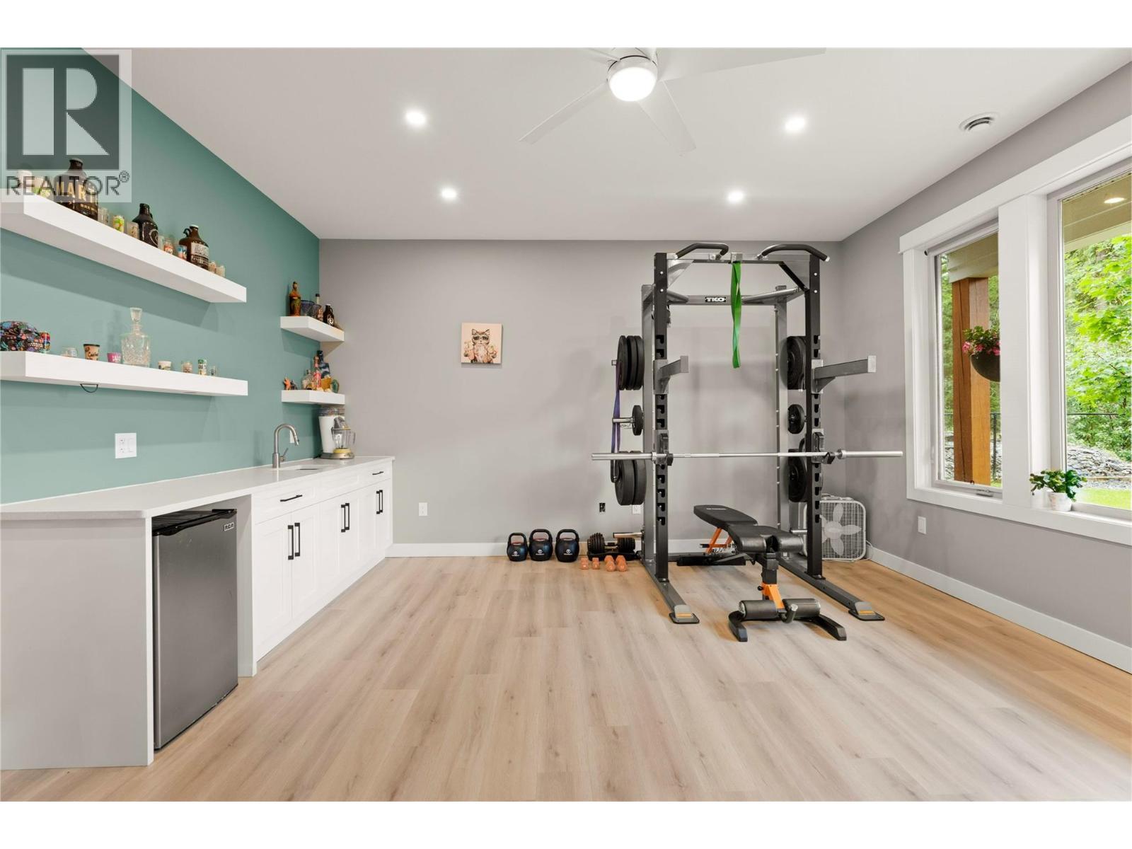 4322 Sharp Road, Spallumcheen, BC - Indoor Photo Showing Gym Room