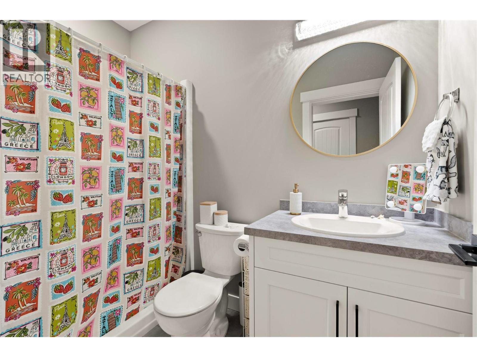 4322 Sharp Road, Spallumcheen, BC - Indoor Photo Showing Bathroom