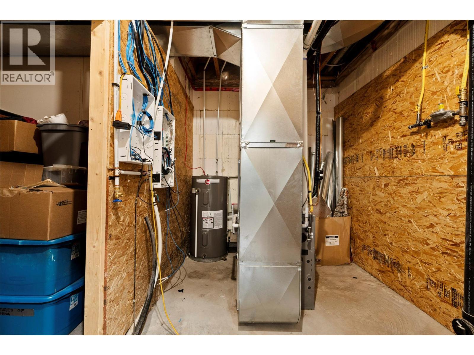 4322 Sharp Road, Spallumcheen, BC - Indoor Photo Showing Basement