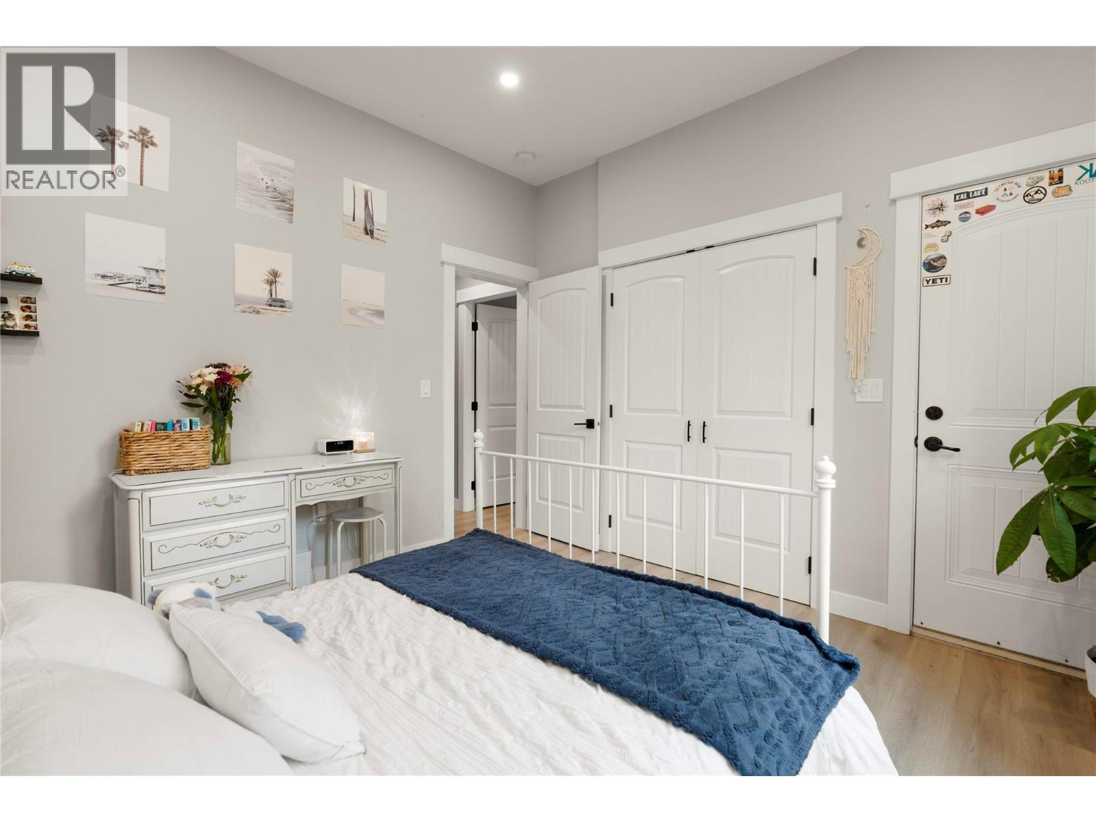 4322 Sharp Road, Spallumcheen, BC - Indoor Photo Showing Bedroom