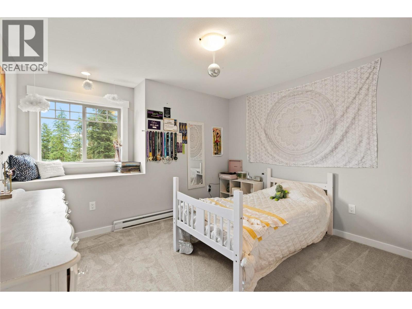 4322 Sharp Road, Spallumcheen, BC - Indoor Photo Showing Bedroom