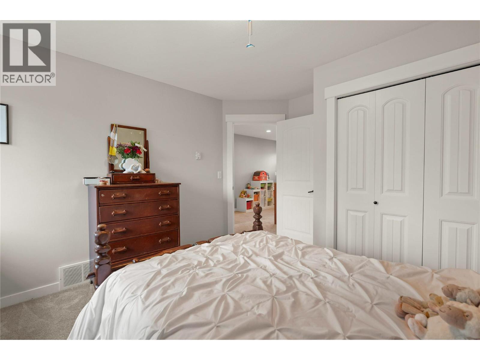 4322 Sharp Road, Spallumcheen, BC - Indoor Photo Showing Bedroom