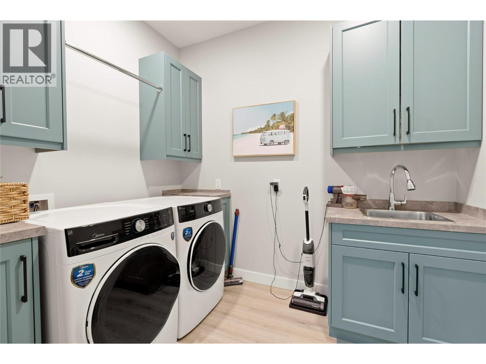 4322 Sharp Road, Spallumcheen, BC - Indoor Photo Showing Laundry Room