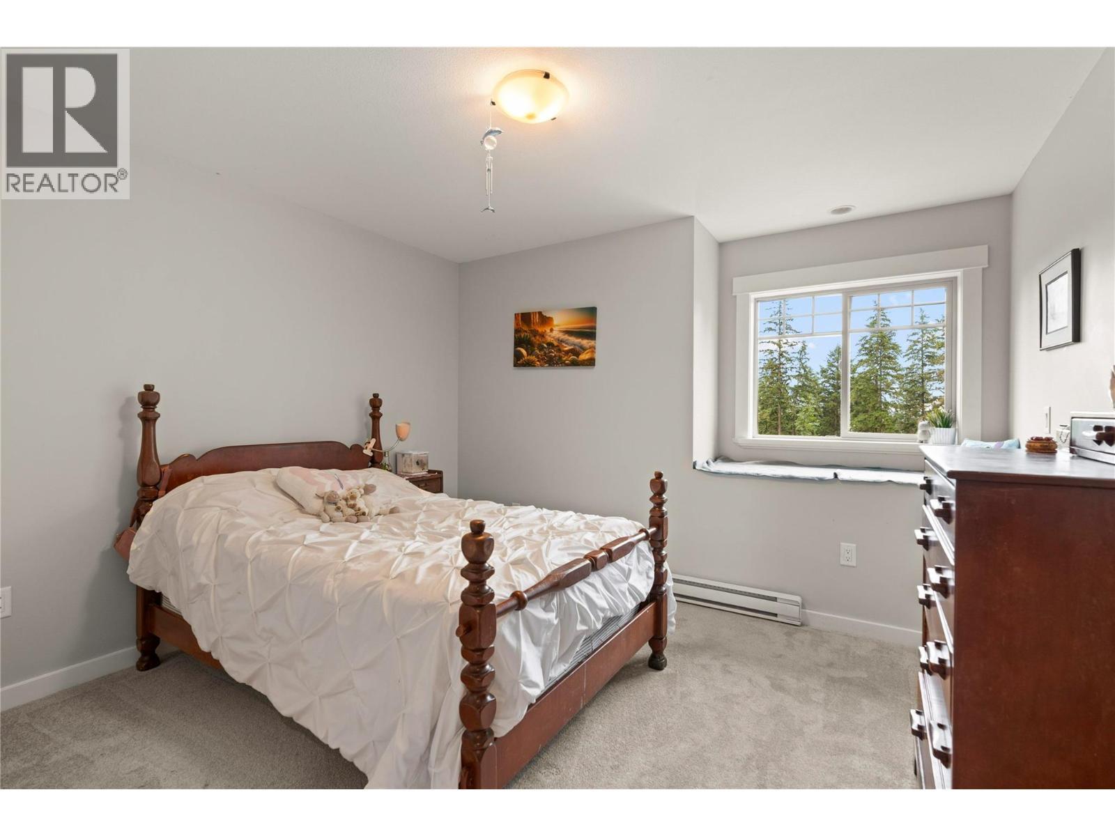 4322 Sharp Road, Spallumcheen, BC - Indoor Photo Showing Bedroom