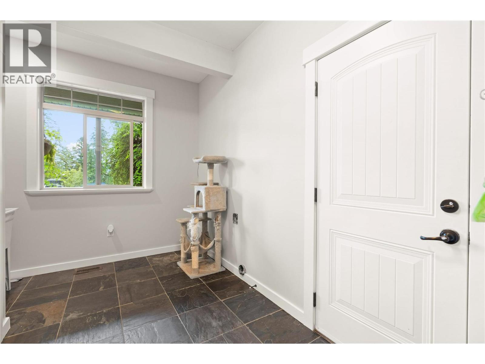 4322 Sharp Road, Spallumcheen, BC - Indoor Photo Showing Other Room