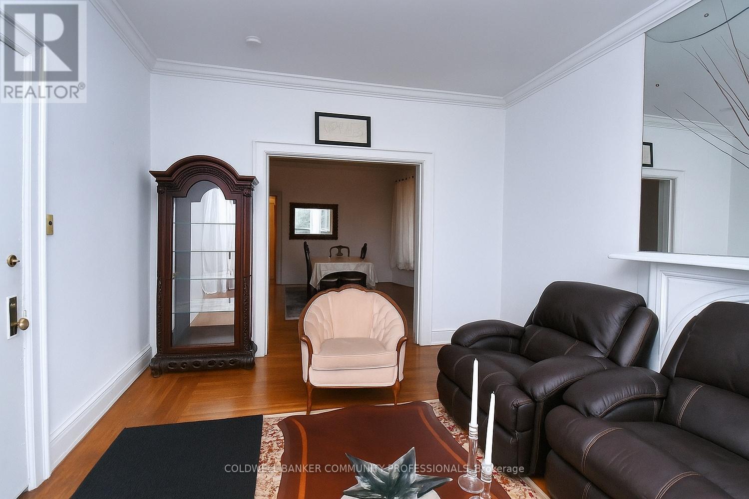 461 Dundurn Street S, Hamilton, ON - Indoor Photo Showing Living Room