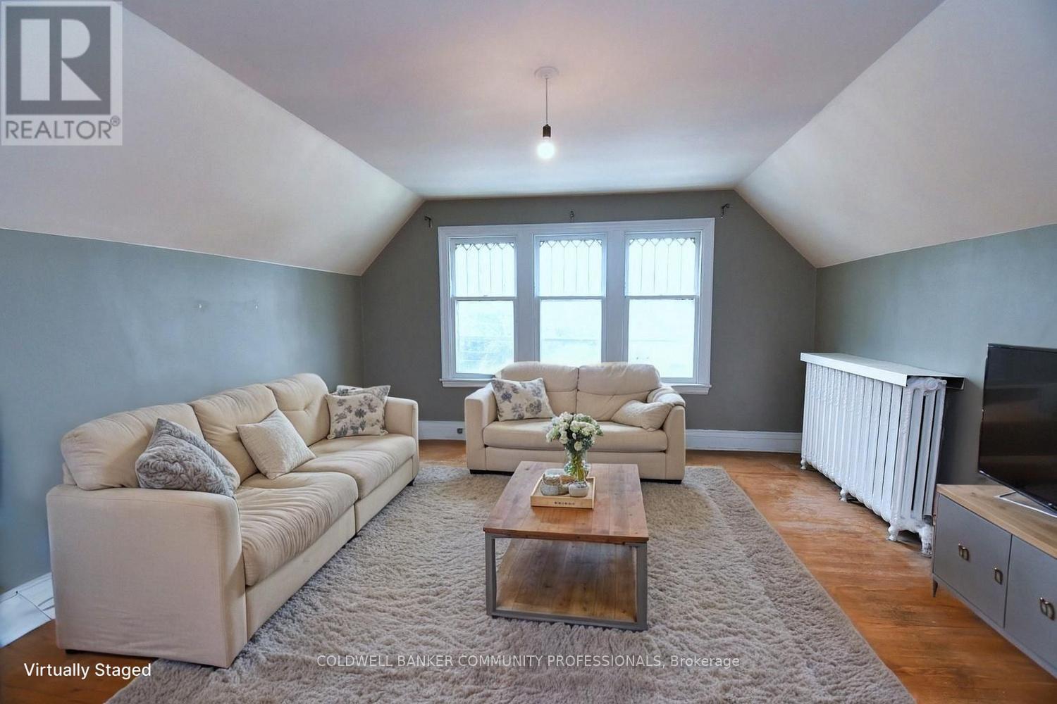 461 Dundurn Street S, Hamilton, ON - Indoor Photo Showing Living Room
