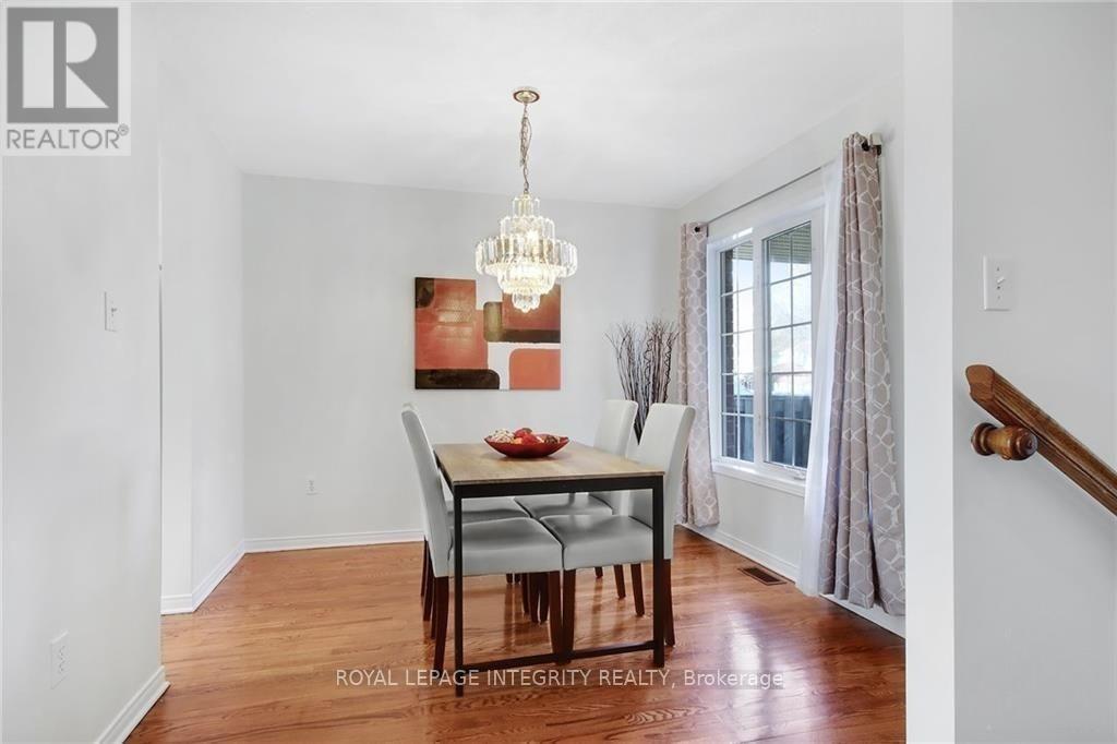 77 Daventry Crescent, Ottawa, ON - Indoor Photo Showing Dining Room