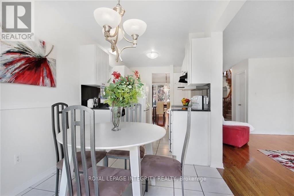 77 Daventry Crescent, Ottawa, ON - Indoor Photo Showing Dining Room