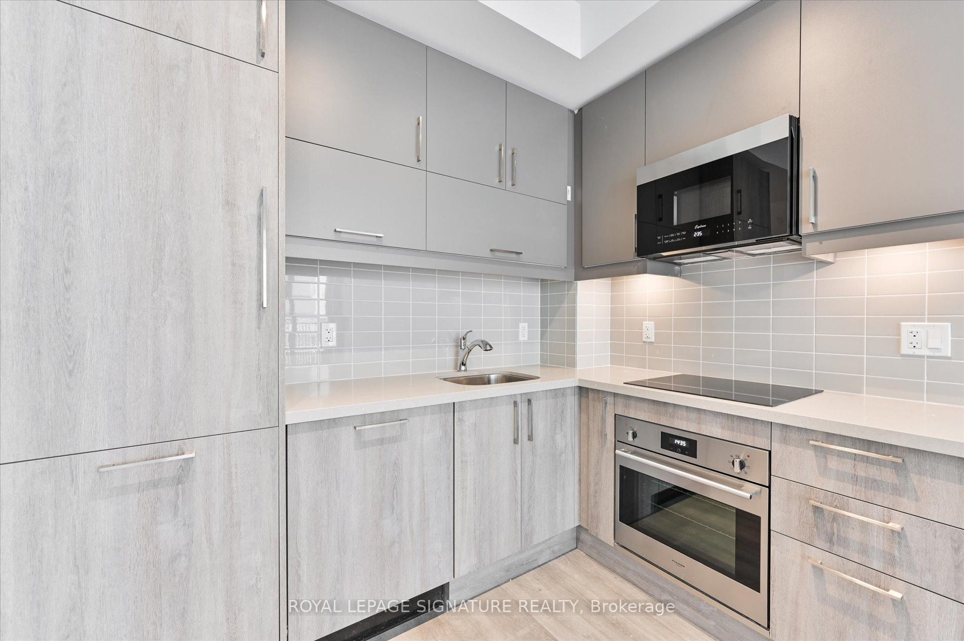 C315-38 Simcoe Promenade, Markham, ON - Indoor Photo Showing Kitchen With Upgraded Kitchen