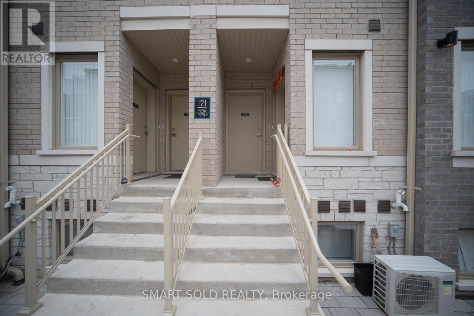 239 - 121 Honeycrisp Crescent, Vaughan, ON - Outdoor