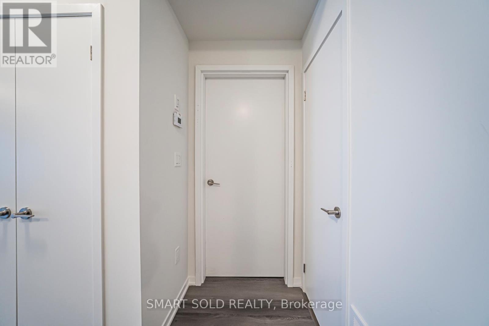 239 - 121 Honeycrisp Crescent, Vaughan, ON - Indoor Photo Showing Other Room