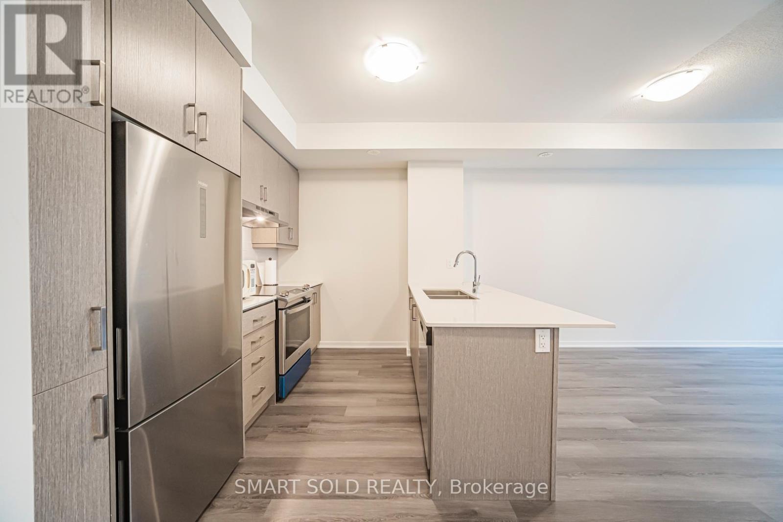 239 - 121 Honeycrisp Crescent, Vaughan, ON - Indoor Photo Showing Kitchen With Double Sink