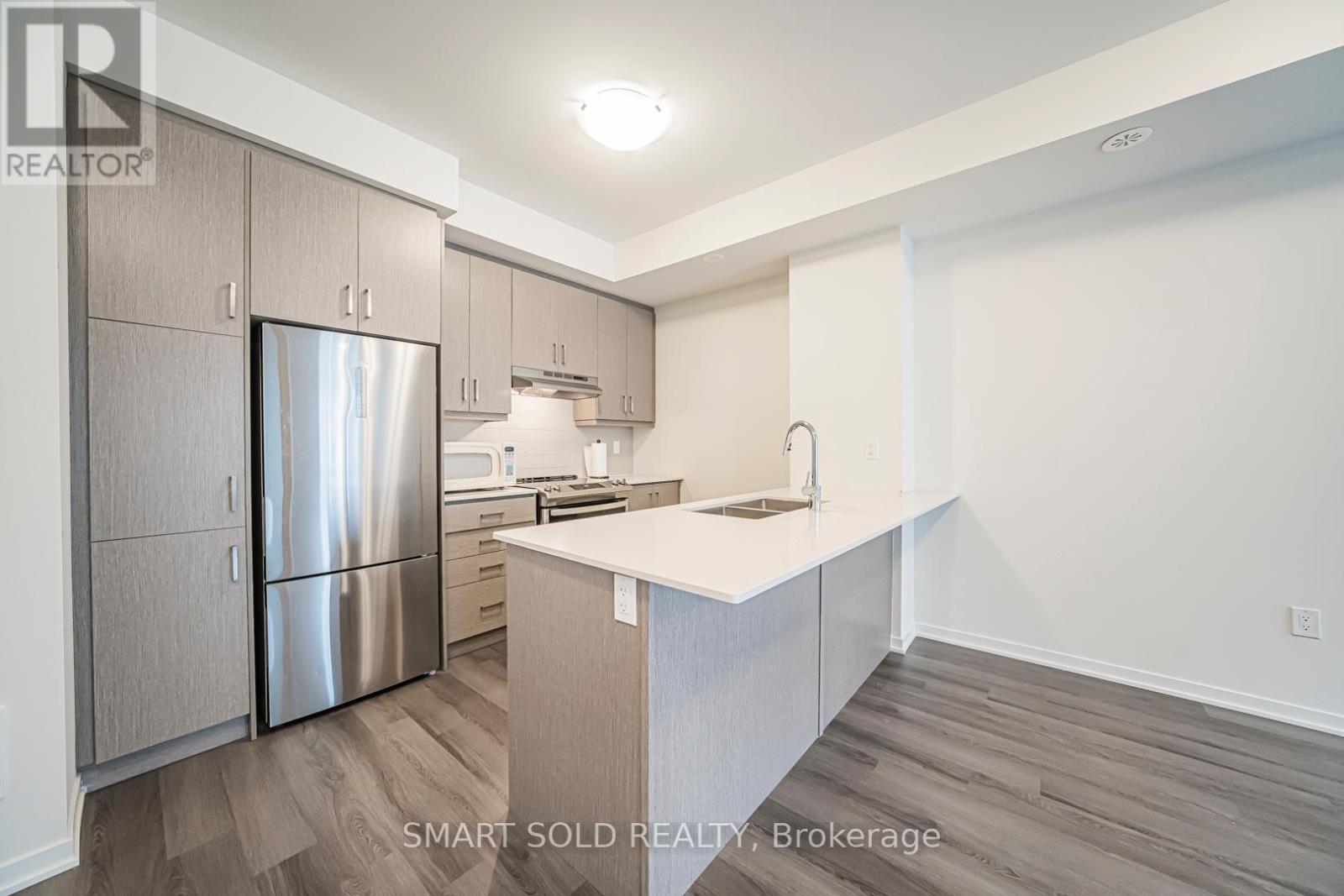 239 - 121 Honeycrisp Crescent, Vaughan, ON - Indoor Photo Showing Kitchen With Double Sink