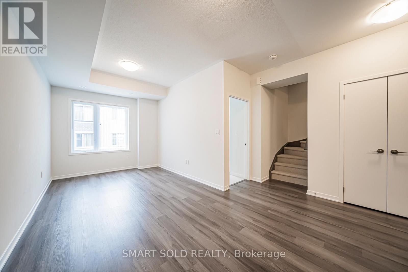 239 - 121 Honeycrisp Crescent, Vaughan, ON - Indoor Photo Showing Other Room