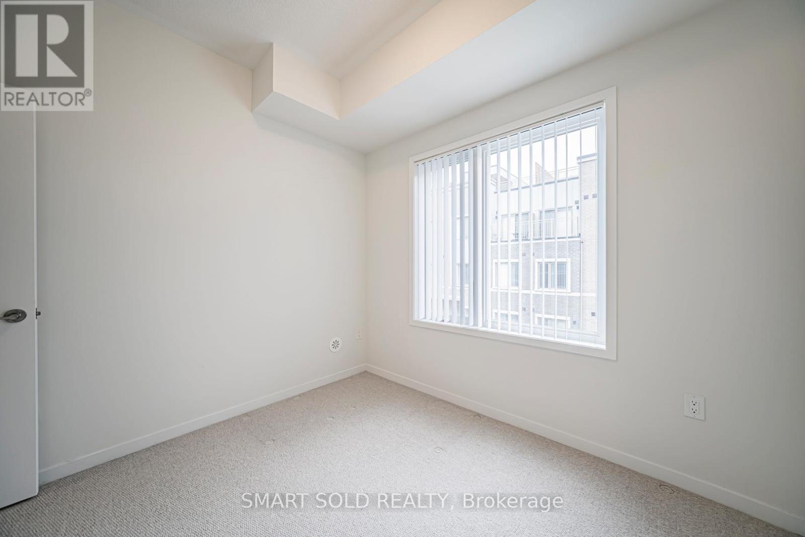 239 - 121 Honeycrisp Crescent, Vaughan, ON - Indoor Photo Showing Other Room