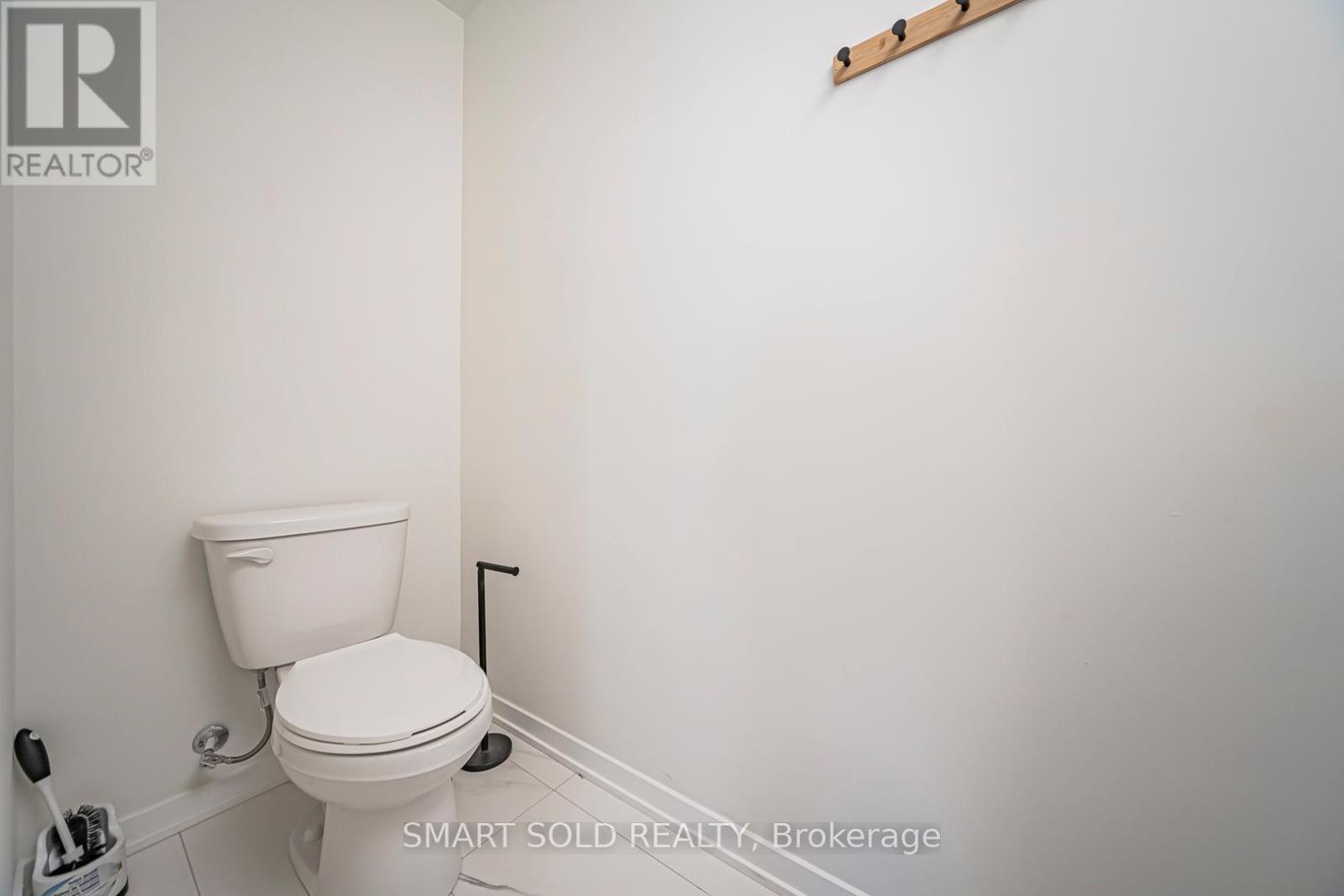 239 - 121 Honeycrisp Crescent, Vaughan, ON - Indoor Photo Showing Bathroom