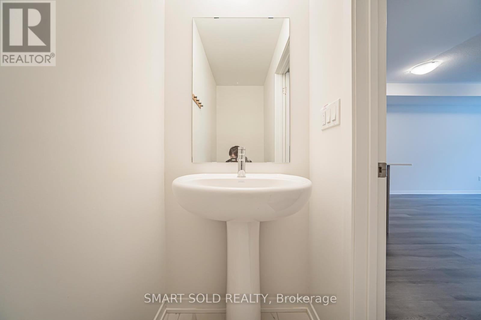 239 - 121 Honeycrisp Crescent, Vaughan, ON - Indoor Photo Showing Bathroom