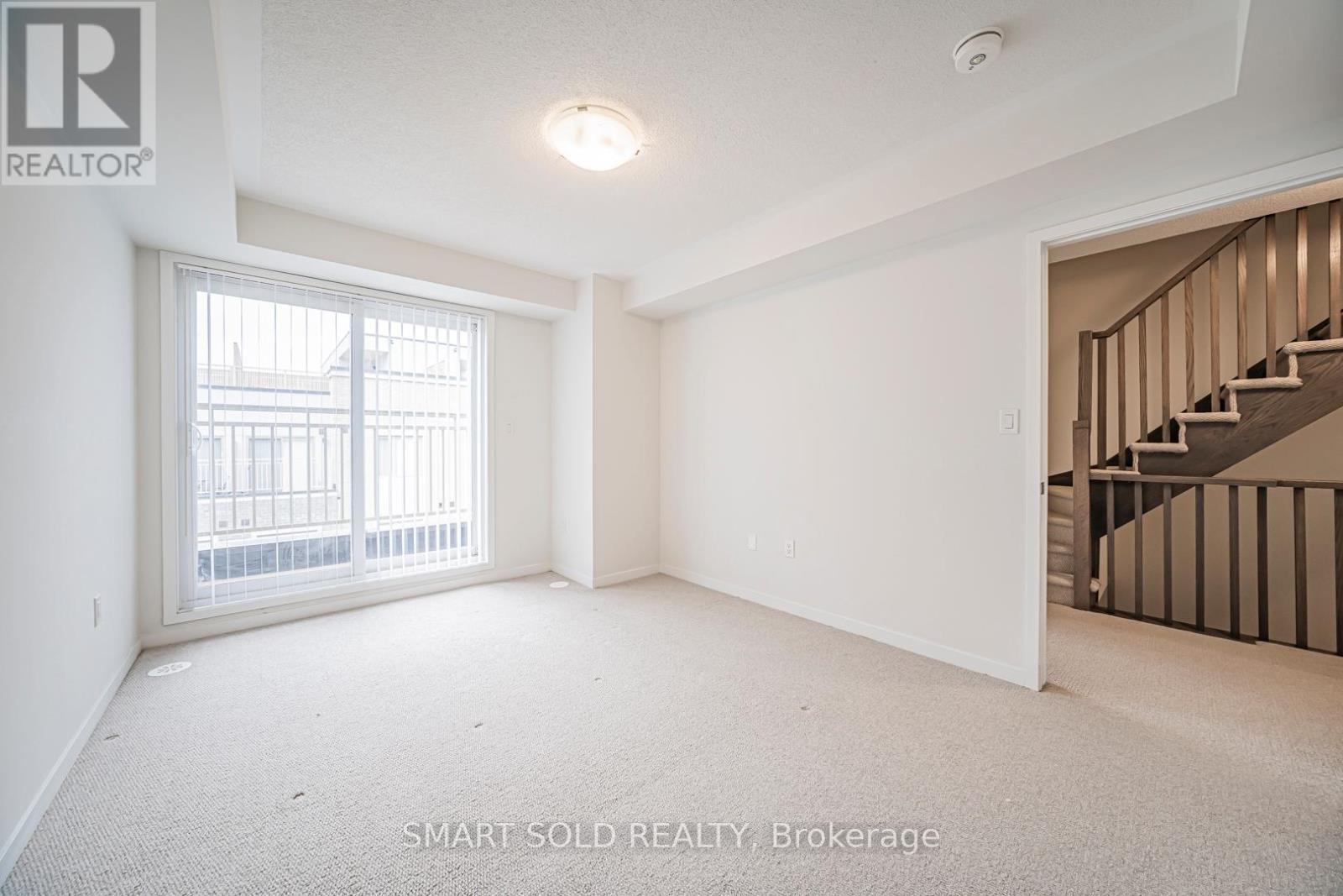 239 - 121 Honeycrisp Crescent, Vaughan, ON - Indoor Photo Showing Other Room