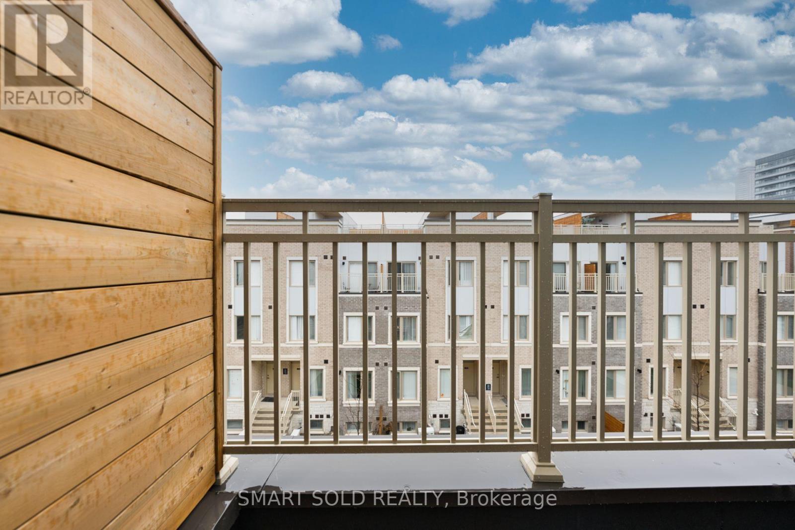 239 - 121 Honeycrisp Crescent, Vaughan, ON - Outdoor