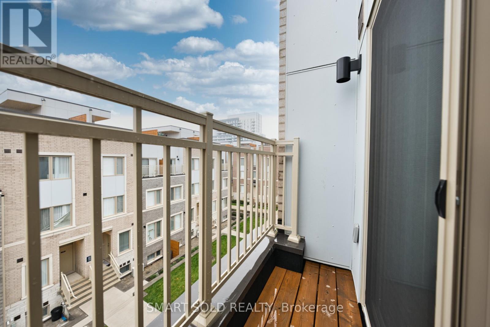 239 - 121 Honeycrisp Crescent, Vaughan, ON - With Exterior