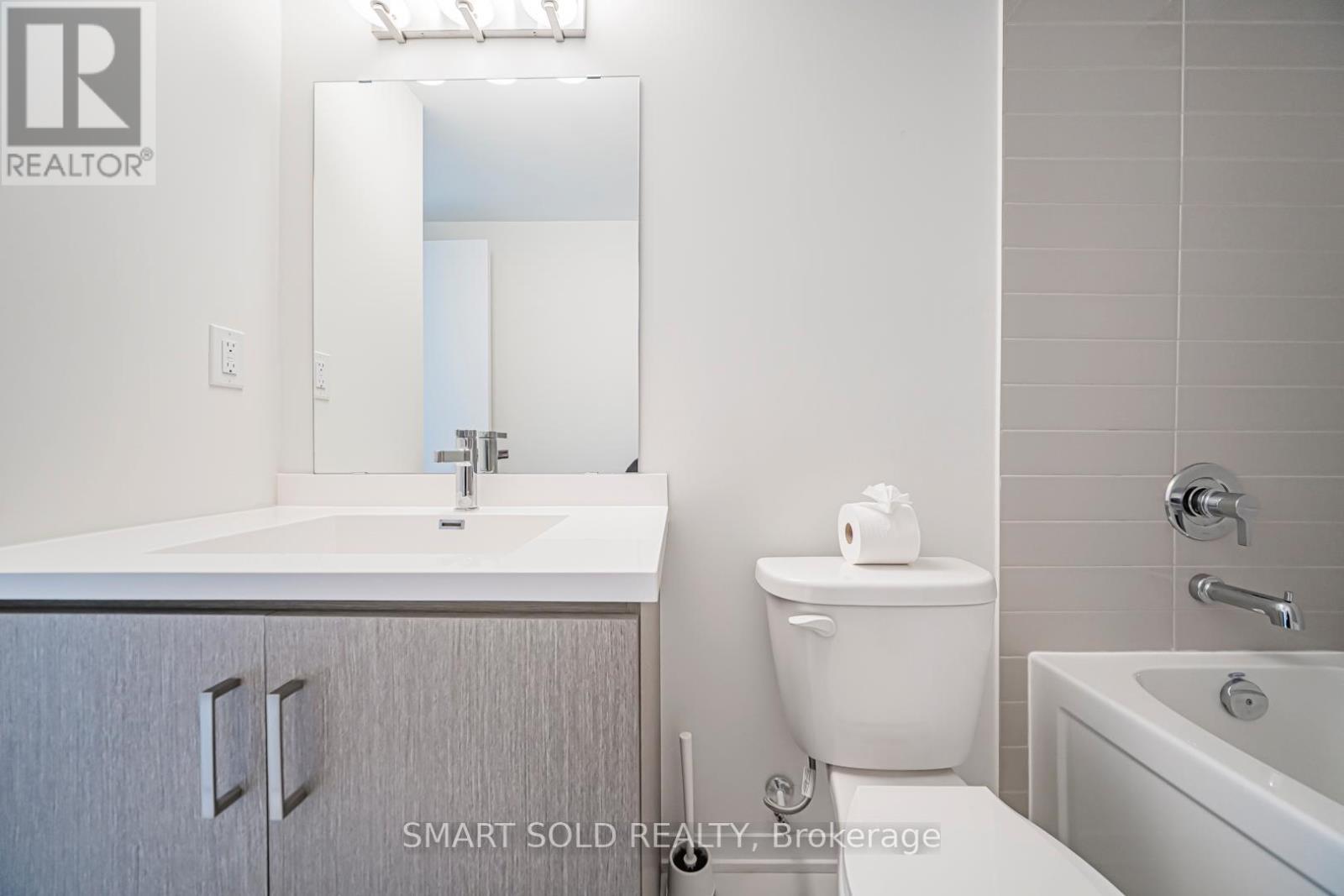 239 - 121 Honeycrisp Crescent, Vaughan, ON - Indoor Photo Showing Bathroom