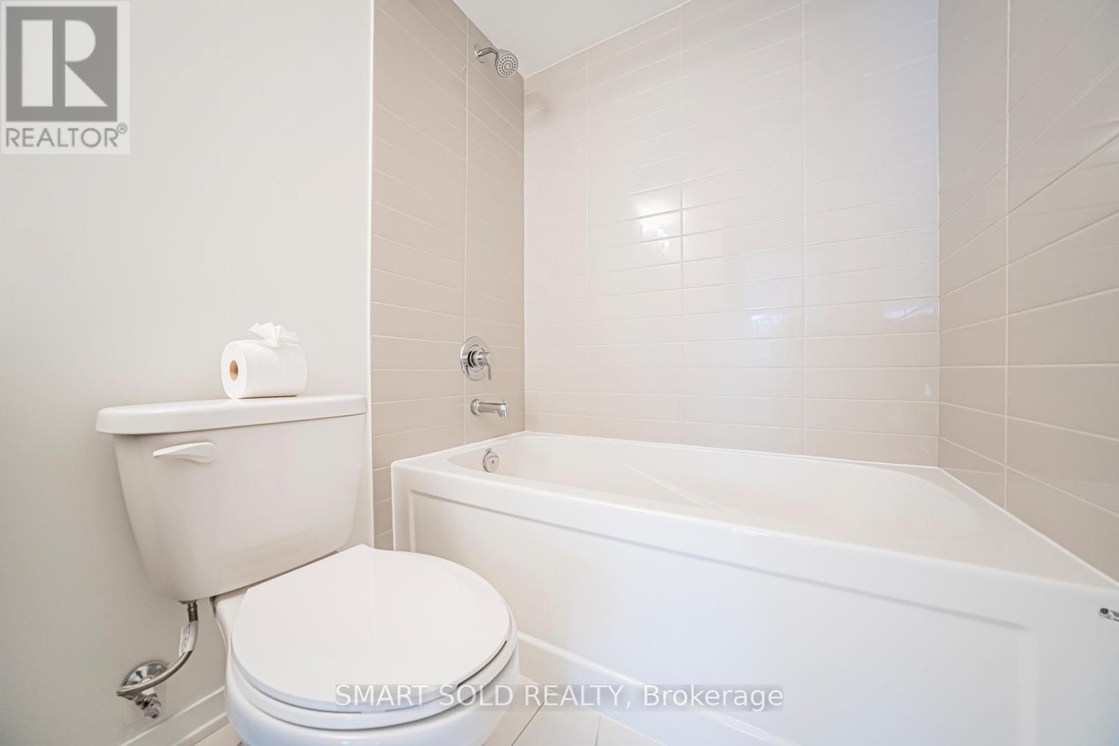239 - 121 Honeycrisp Crescent, Vaughan, ON - Indoor Photo Showing Bathroom