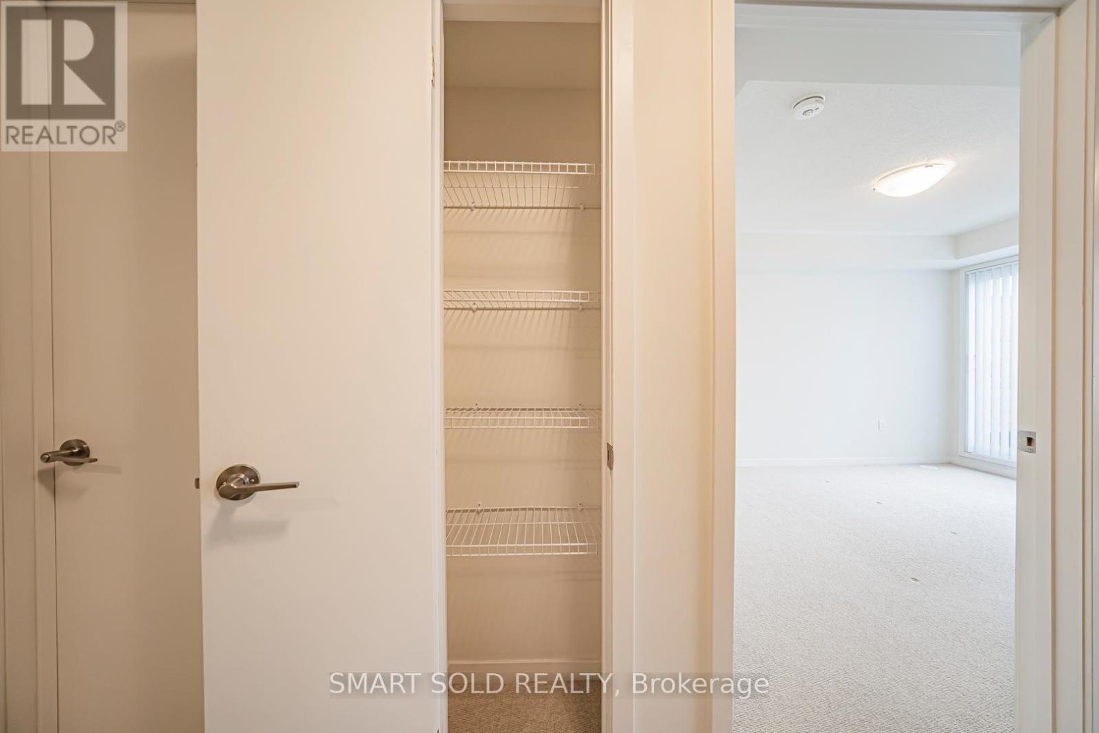 239 - 121 Honeycrisp Crescent, Vaughan, ON - Indoor